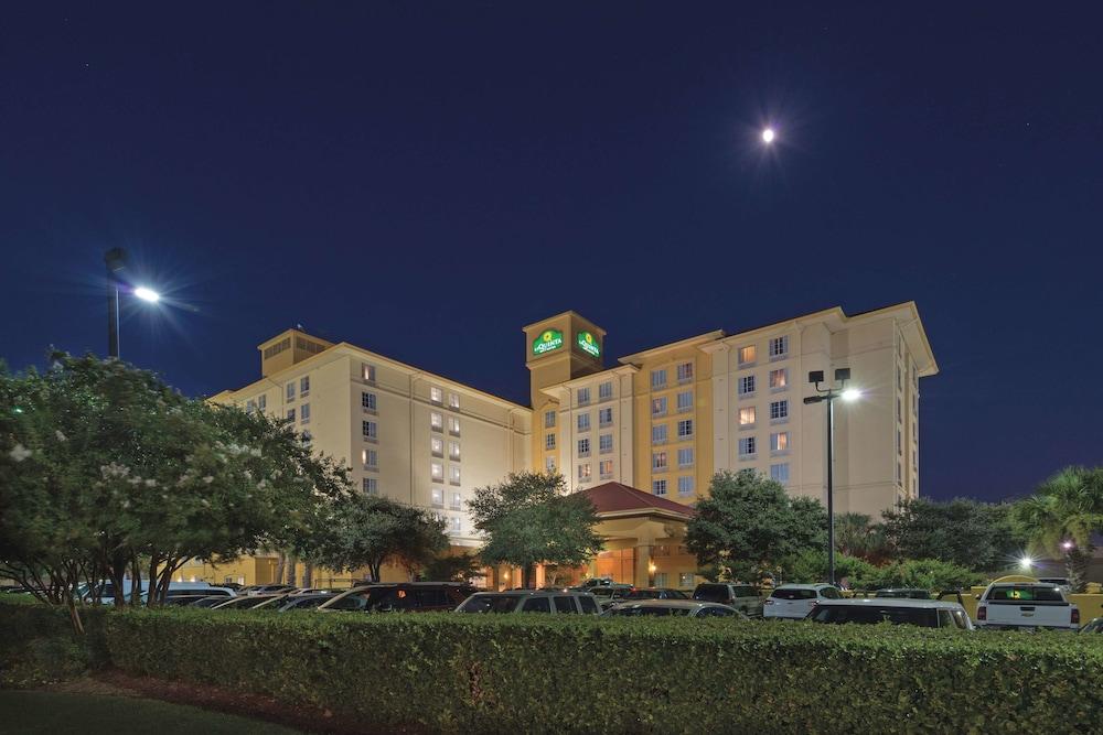 מלון La Quinta By Wyndham San Antonio Airport מראה חיצוני תמונה