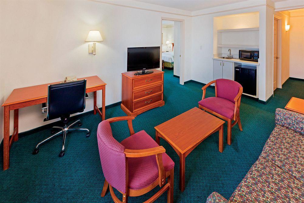 מלון La Quinta By Wyndham San Antonio Airport מראה חיצוני תמונה