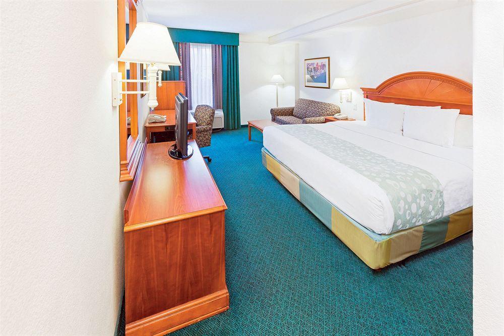 מלון La Quinta By Wyndham San Antonio Airport מראה חיצוני תמונה